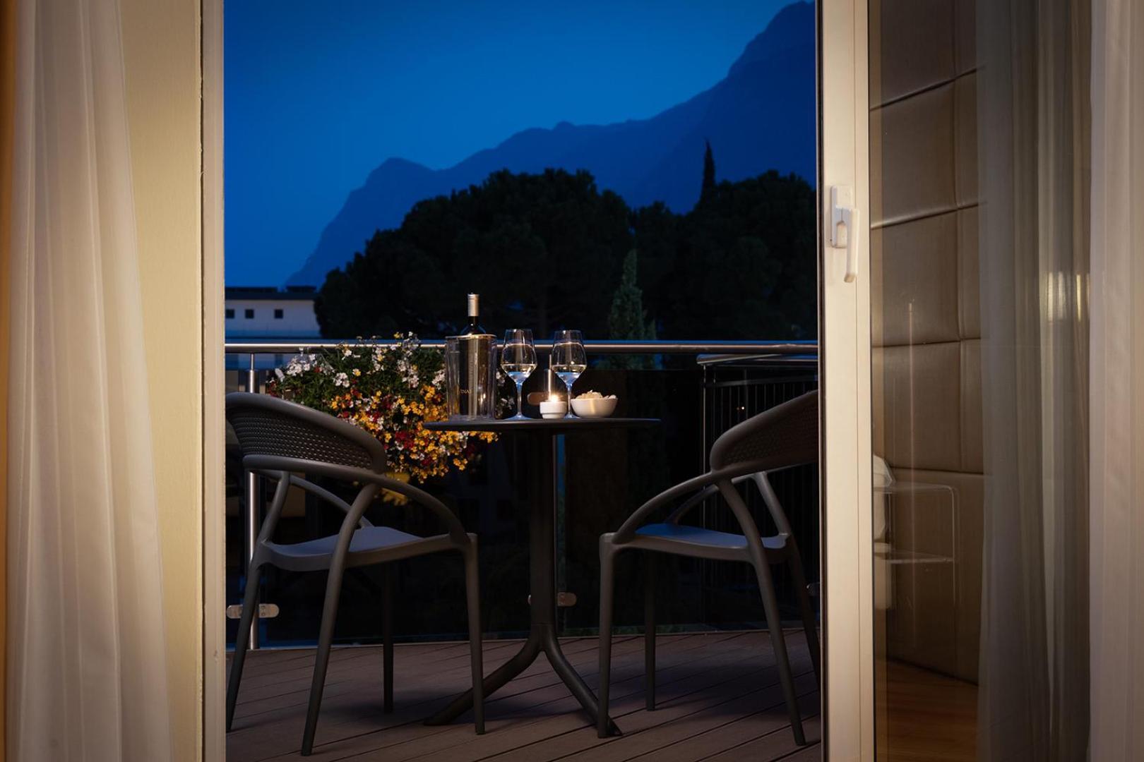 Hotel Savoy Palace - Tonelli Hotels Riva del Garda Bagian luar foto